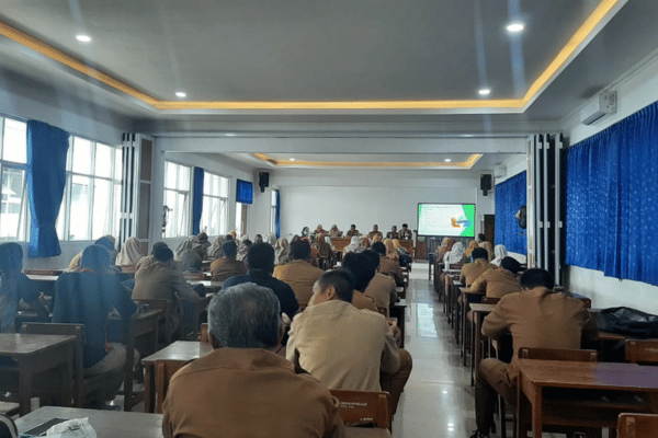 Suka Cita Kelulusan: 100% Siswa Kelas XII SMAN 2 Garut Dinyatakan Lulus